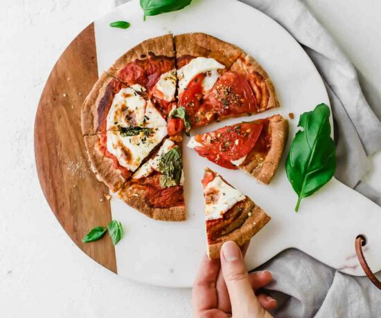 These are SO good and super easy to make! 10-Minute Margherita Pita Bread Pizzas!