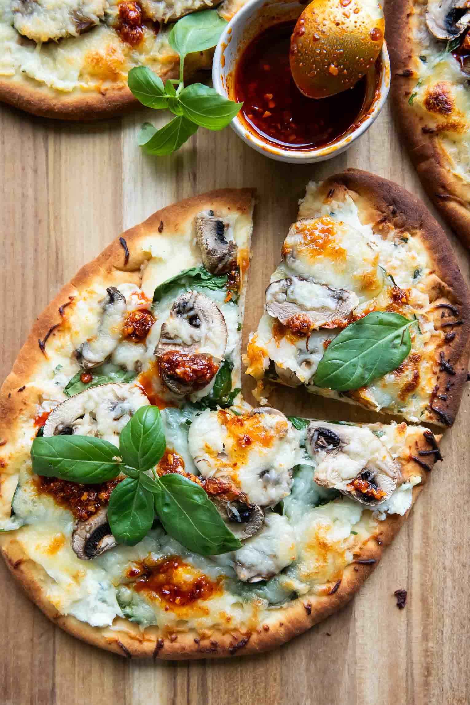 Naan Bread Pizza Recipe - Jar Of Lemons