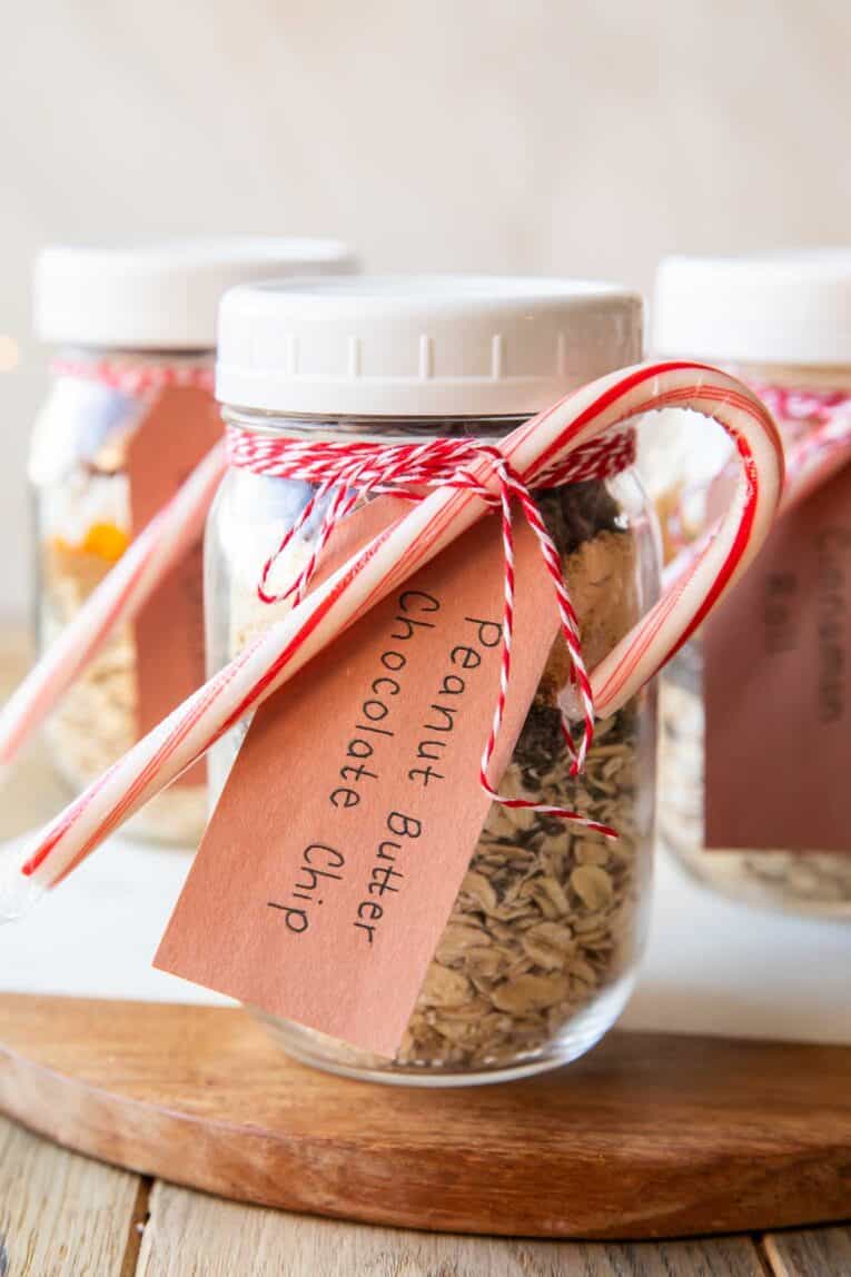 Holiday Overnight Oats Mason jar gift.