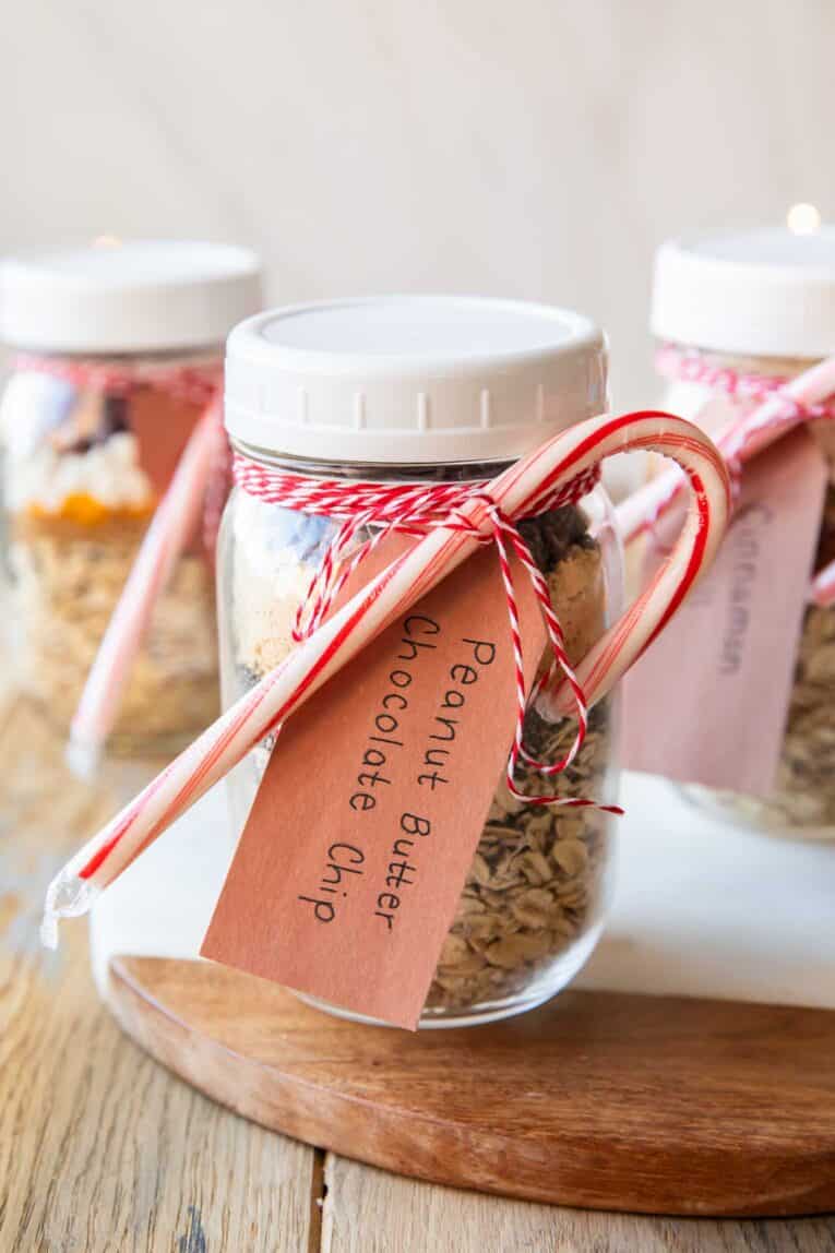 Holiday Overnight Oats Mason jar gift.