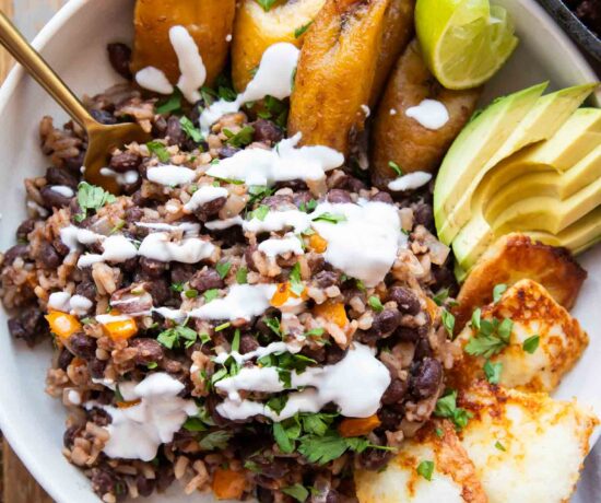 Gallo pinto served in a bowl.