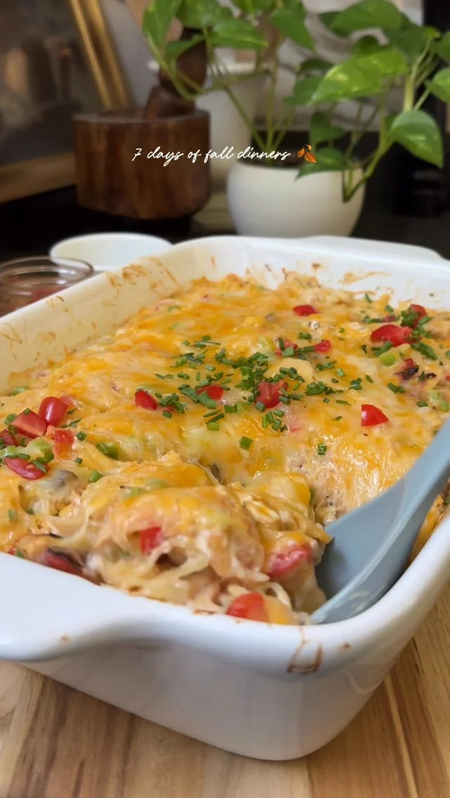 Day 1 of 7 Days of Fall Dinners: CHEESY CHICKEN SPAGHETTI SQUASH…